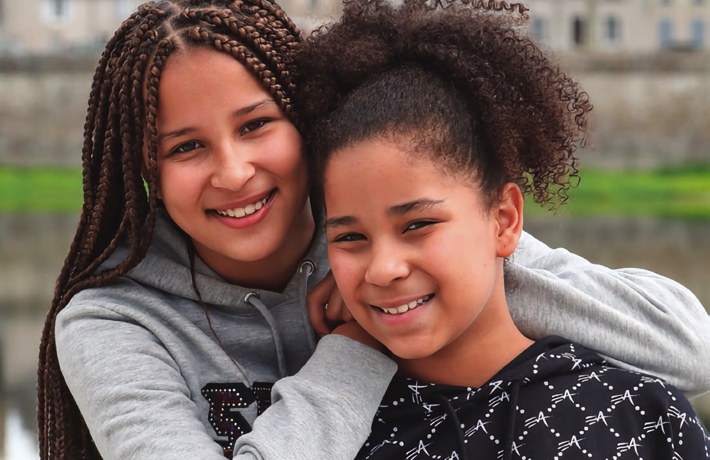 Portrait de Sara et Rania en bord de Loire.