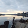 Photo prise depuis un bateau sur la Loire, avec le pont Jacques-Gabriel et la rive droite en arrière-plan.